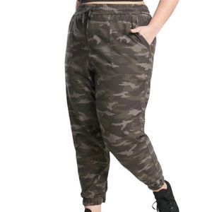 NWT Athleta Farallon Camo MultiPocket Elastic Waist/Cuff Jogger Pants 26/3X